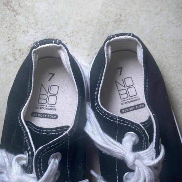 Black & White No Boundaries Canvas Sneakers Lace-Up Closure Memory Foam Insoles - Picture 5 of 6